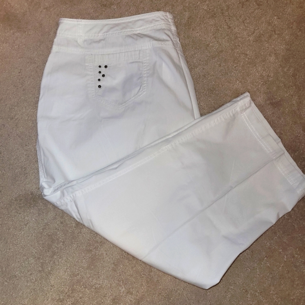 Laura Scott White Capris with Stud Detail